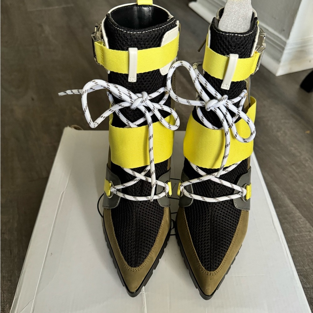 STEVE MADDEN boots ILLUSION